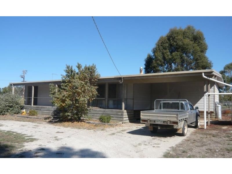 5 RICHARDS LANE, Amphitheatre VIC 3468
