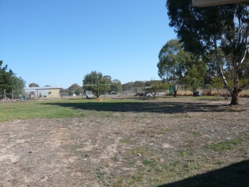 5 RICHARDS LANE, Amphitheatre VIC 3468