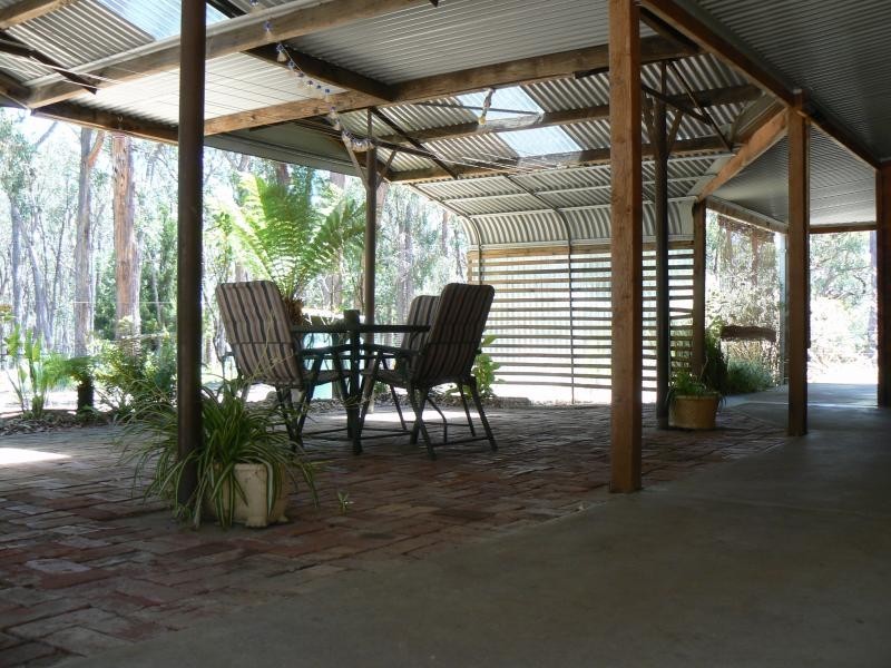 10 Andrew Drive, Haddon VIC 3351