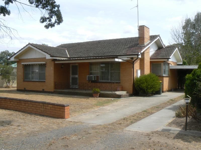 11 Templeton Street, Avoca VIC 3467