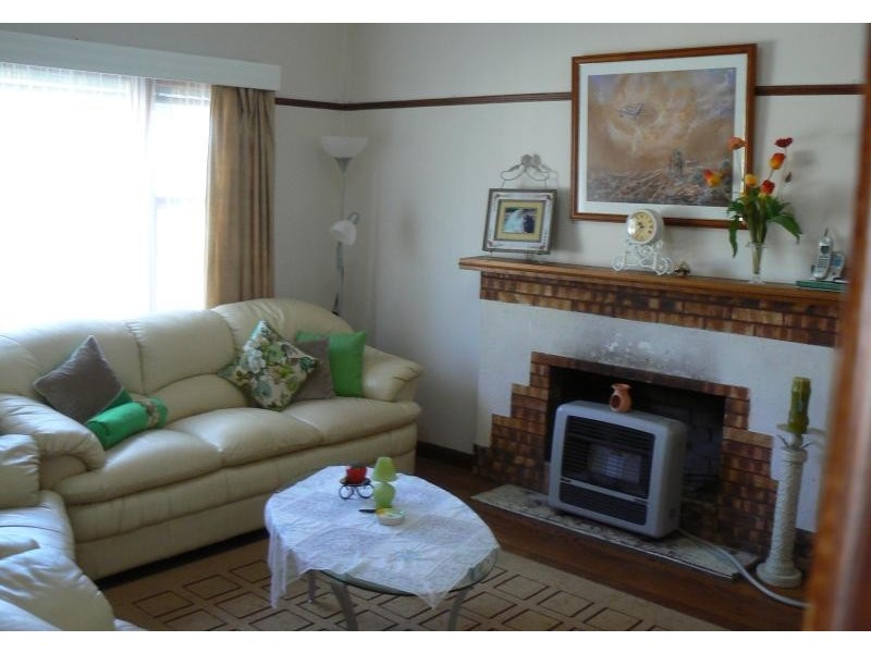 198 High Street, Avoca VIC 3467