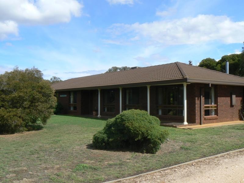 7011 Pyrenees Highway, Avoca VIC 3467