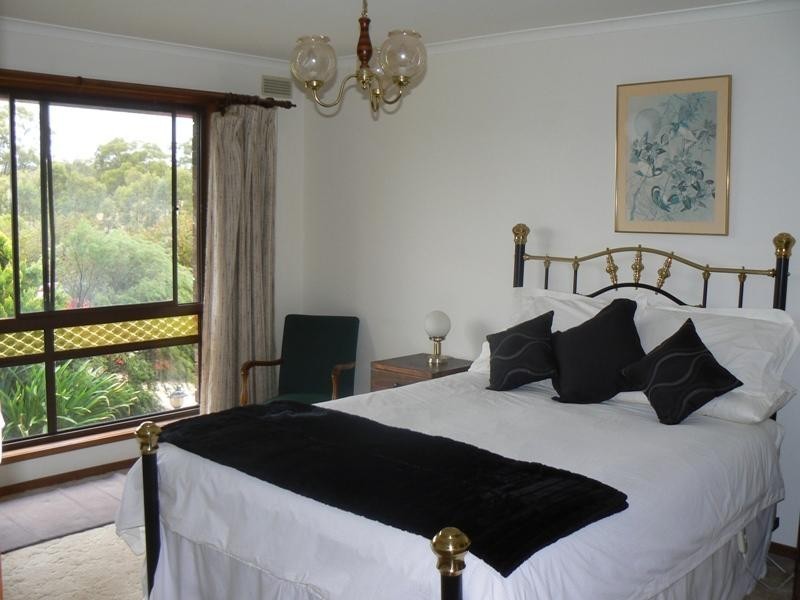 7011 Pyrenees Highway, Avoca VIC 3467