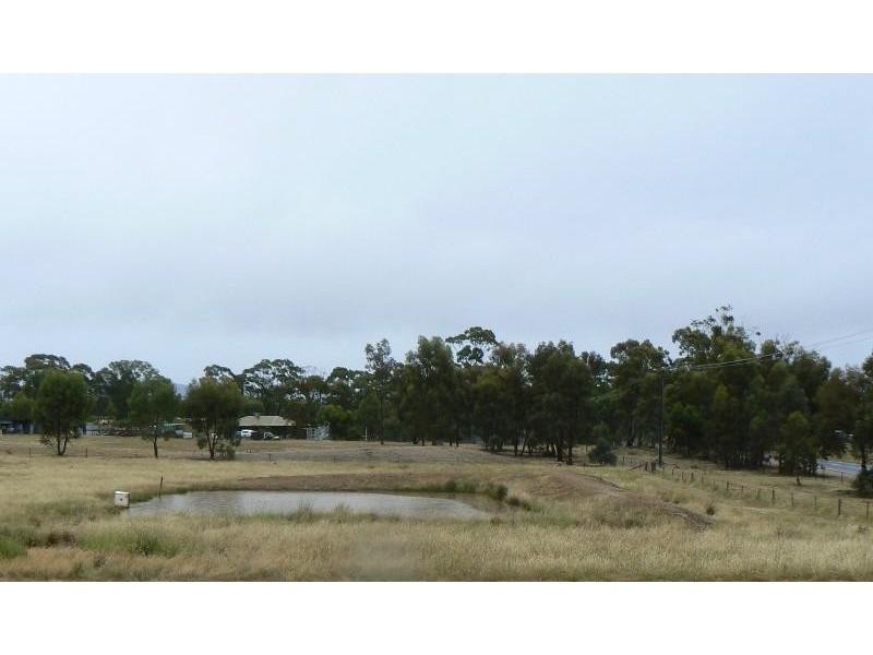 7011 Pyrenees Highway, Avoca VIC 3467