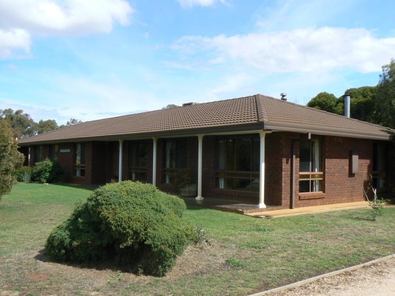 7011 Pyrenees Highway, Avoca VIC 3467