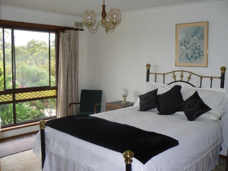 7011 Pyrenees Highway, Avoca VIC 3467