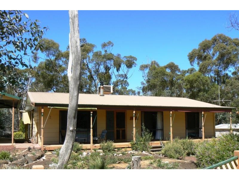 2 Mountain View Street, Avoca VIC 3467