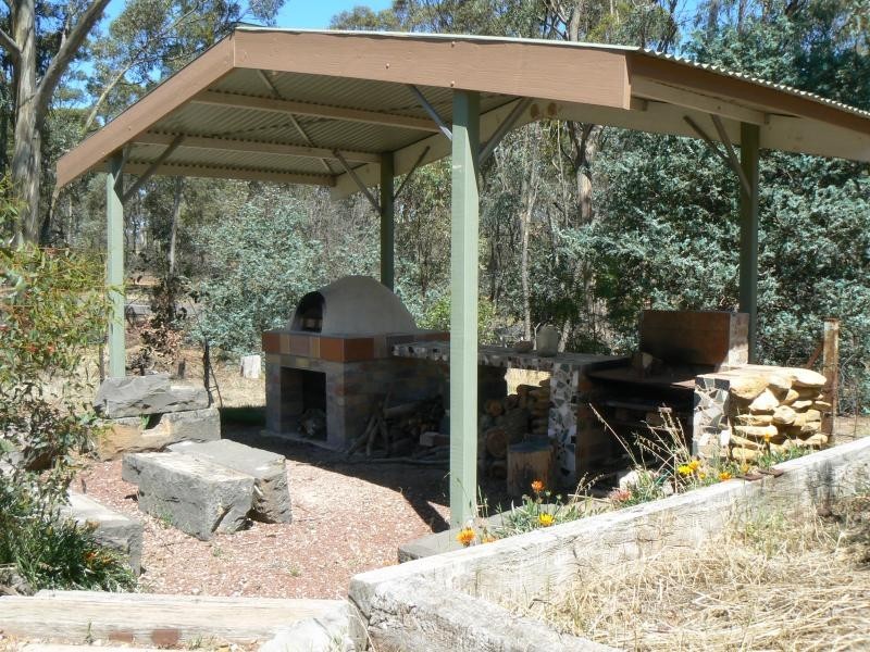 2 Mountain View Street, Avoca VIC 3467