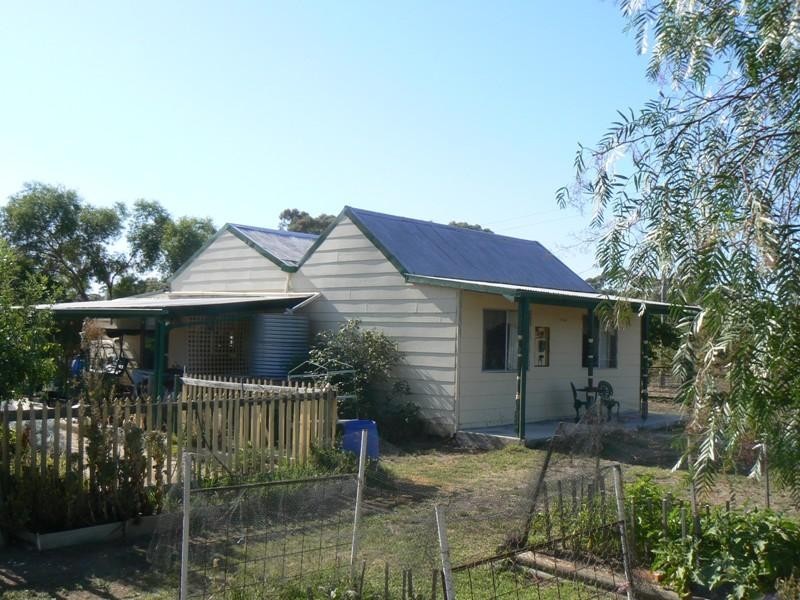 42 Rowe Street, Avoca VIC 3467