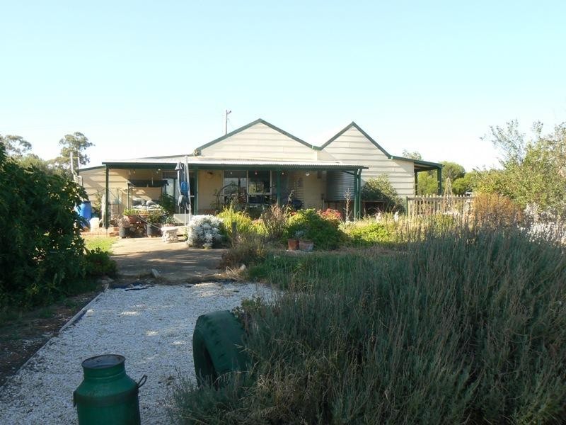 42 Rowe Street, Avoca VIC 3467