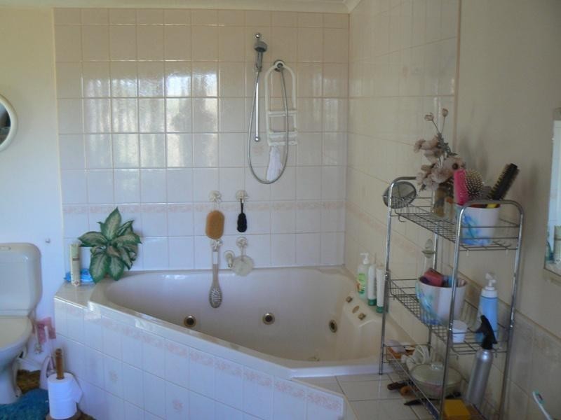 42 Rowe Street, Avoca VIC 3467