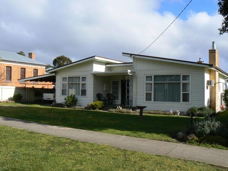 87 High Street, Avoca VIC 3467