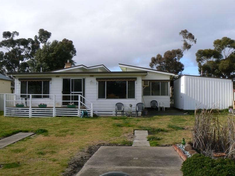 87 High Street, Avoca VIC 3467