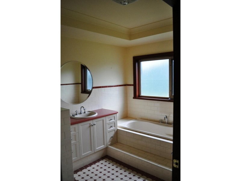 30 Templeton Street, Avoca VIC 3467