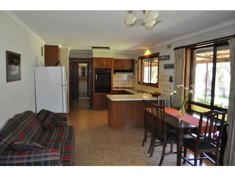 7011 Pyrenees Highway, Avoca VIC 3467