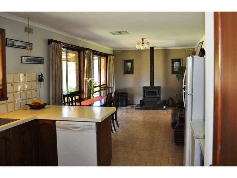 7011 Pyrenees Highway, Avoca VIC 3467