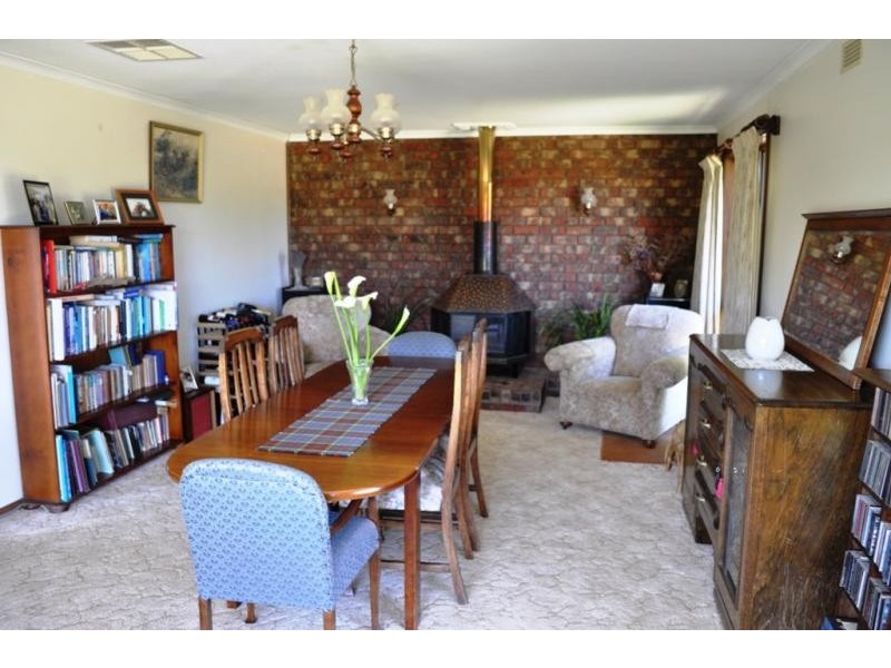 7011 Pyrenees Highway, Avoca VIC 3467