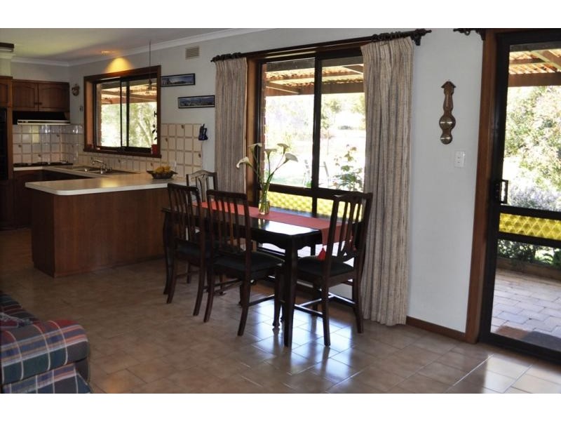 7011 Pyrenees Highway, Avoca VIC 3467