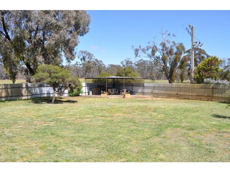 7011 Pyrenees Highway, Avoca VIC 3467