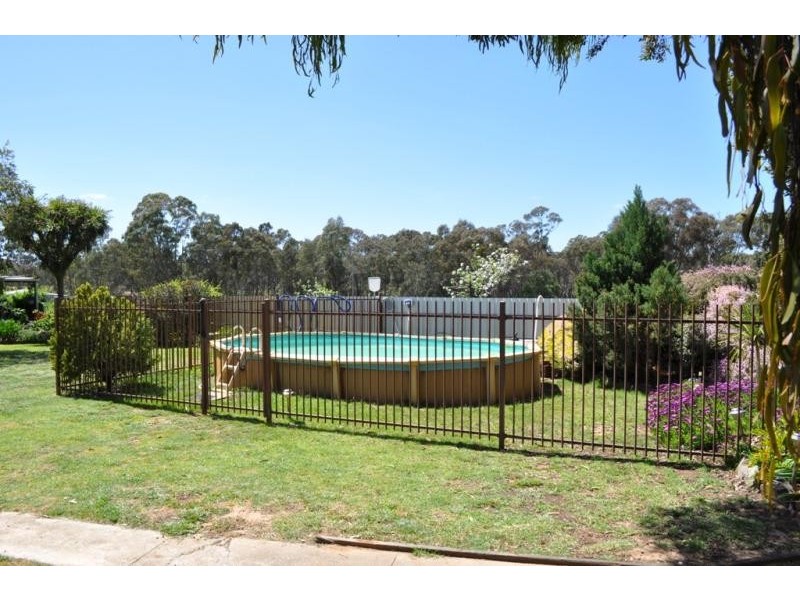 7011 Pyrenees Highway, Avoca VIC 3467