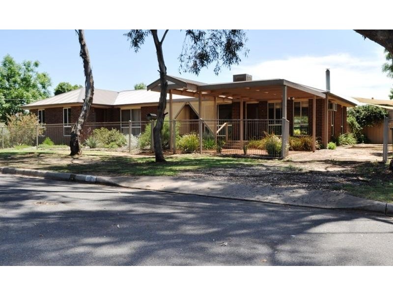 8 Dalton Street, Avoca VIC 3467