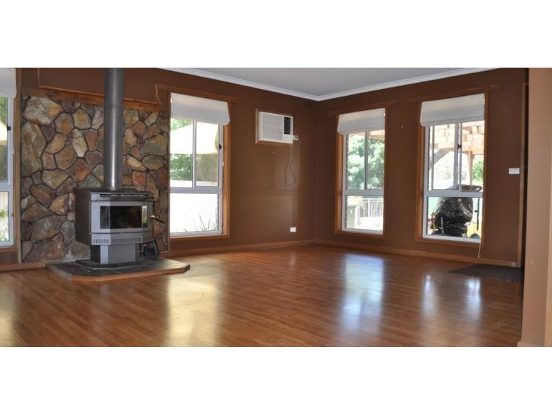 8 Dalton Street, Avoca VIC 3467