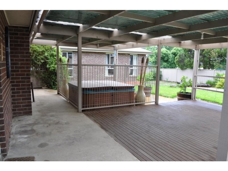 8 Dalton Street, Avoca VIC 3467