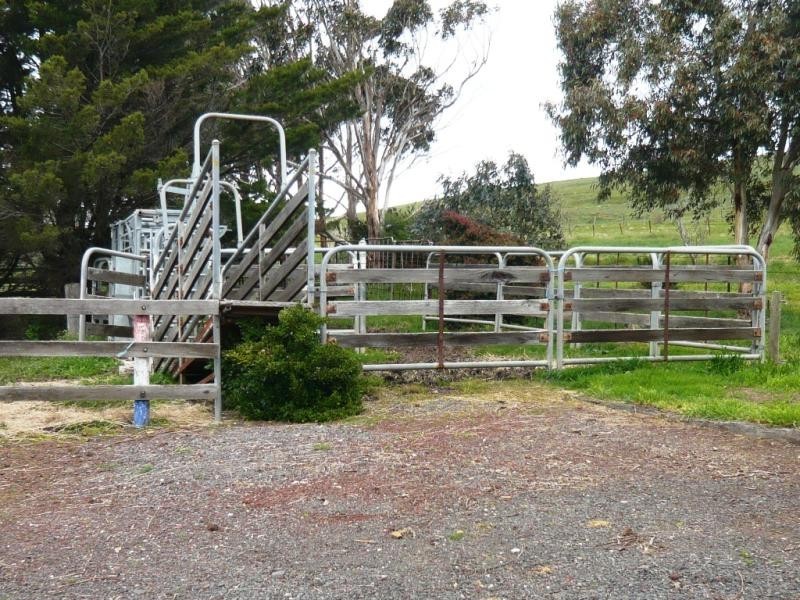 102 Gilletts Lane, Ballan VIC 3342