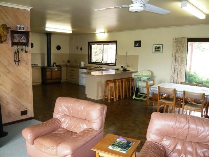 102 Gilletts Lane, Ballan VIC 3342