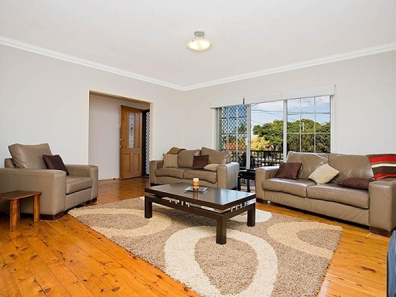 4 Essington Crescent, Sylvania NSW 2224