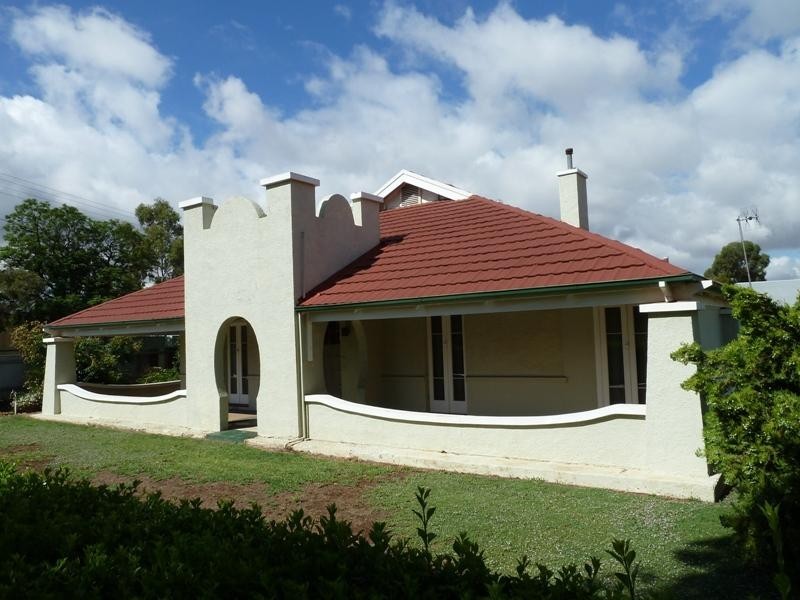 18 Tobruk Terrace, Loxton SA 5333