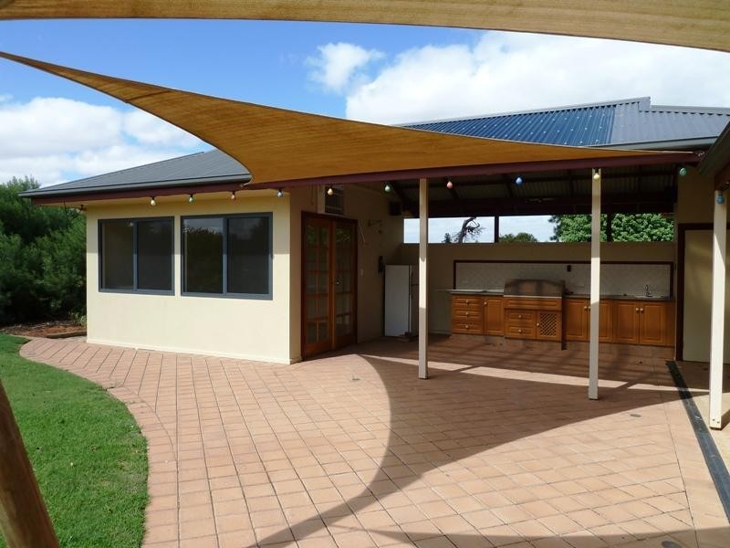 111 Badcoe Road, Loxton SA 5333