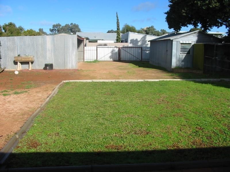 35 Railway Terrace, Renmark SA 5341