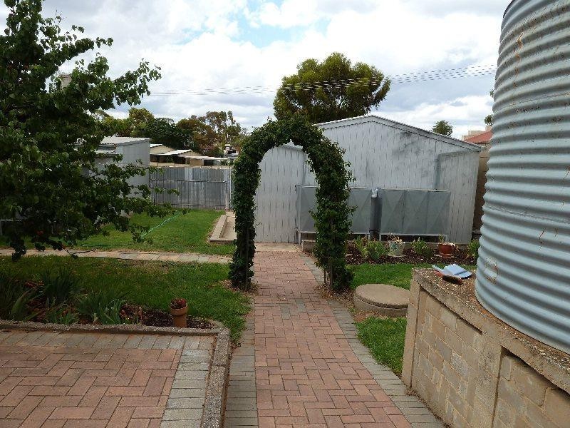 10 Clark Street, Berri SA 5343