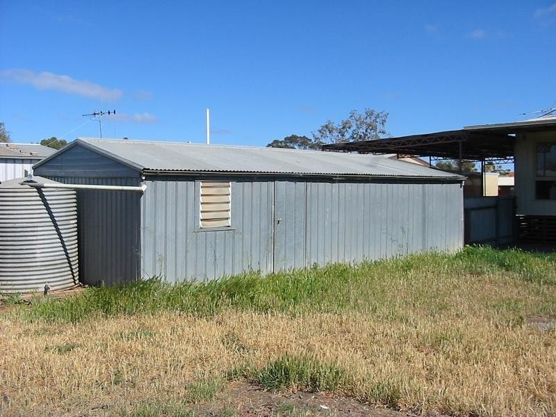 8 DENNIS STREET, Berri SA 5343