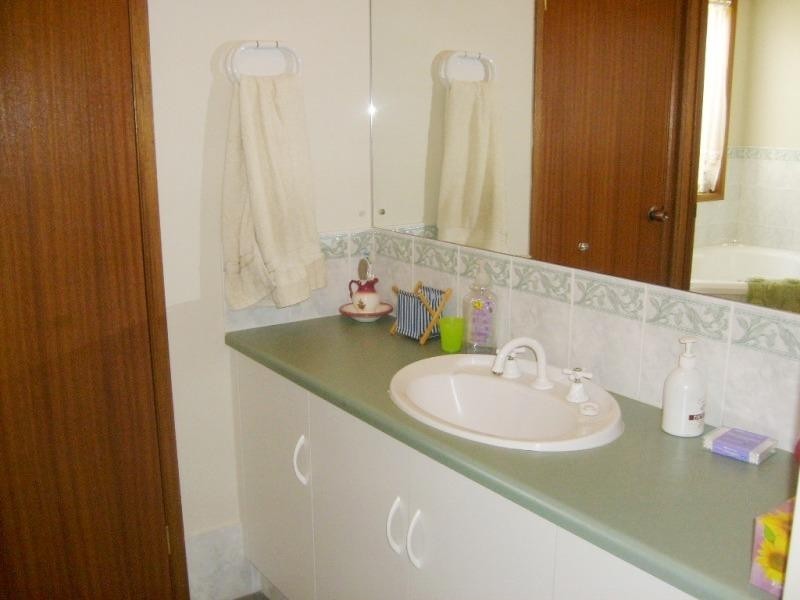 24 McLean Street, Berri SA 5343