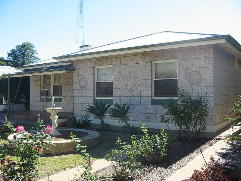 10 FARMER STREET, Barmera SA 5345