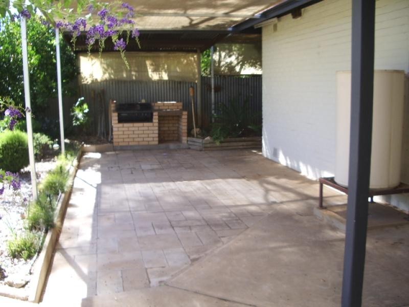 27 TONKIN AVENUE, Barmera SA 5345