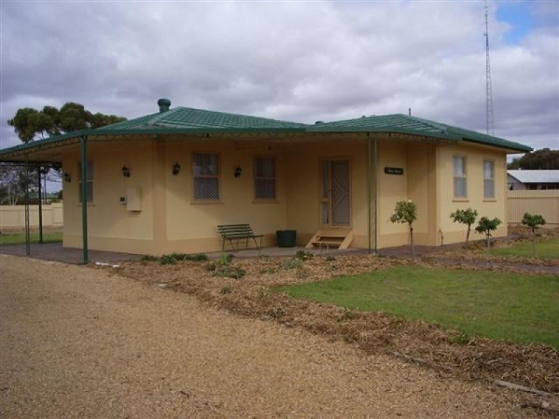 18 North West Terrace, Morgan SA 5320
