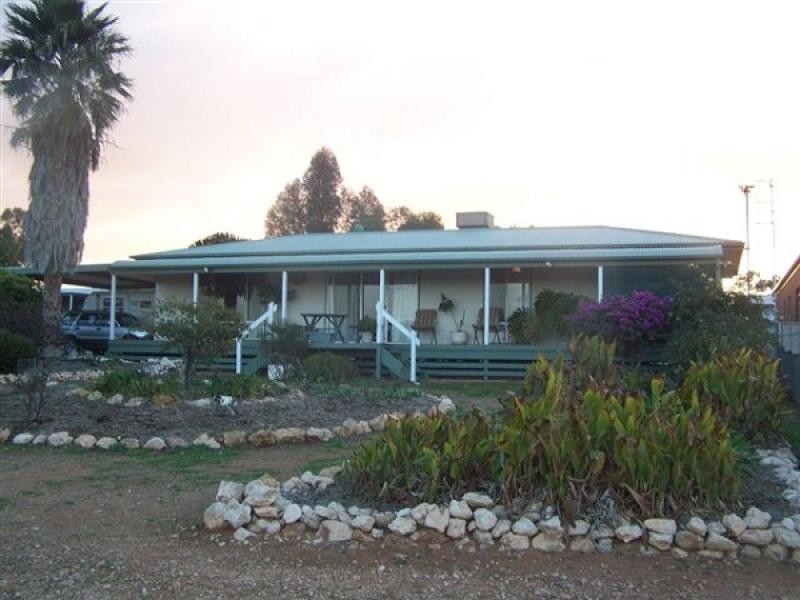2 Saphire Street, Morgan SA 5320