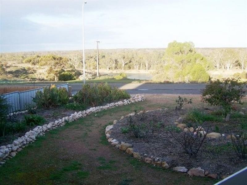 2 Saphire Street, Morgan SA 5320