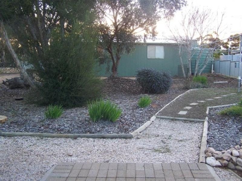 2 Saphire Street, Morgan SA 5320