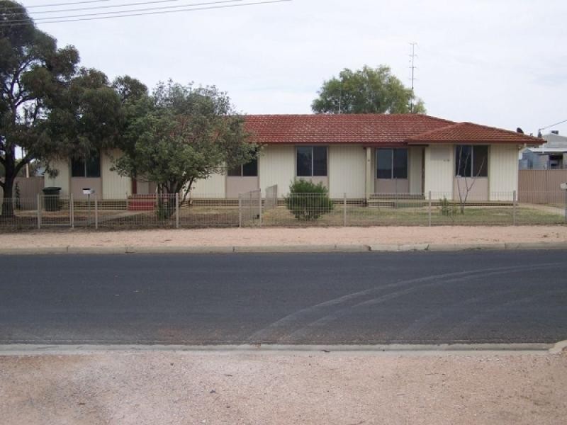 35-37 McCutcheon Street, Waikerie SA 5330
