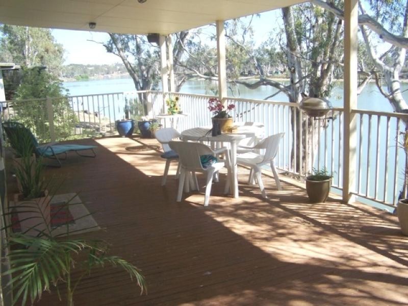 18 Page Drive, Blanchetown SA 5357