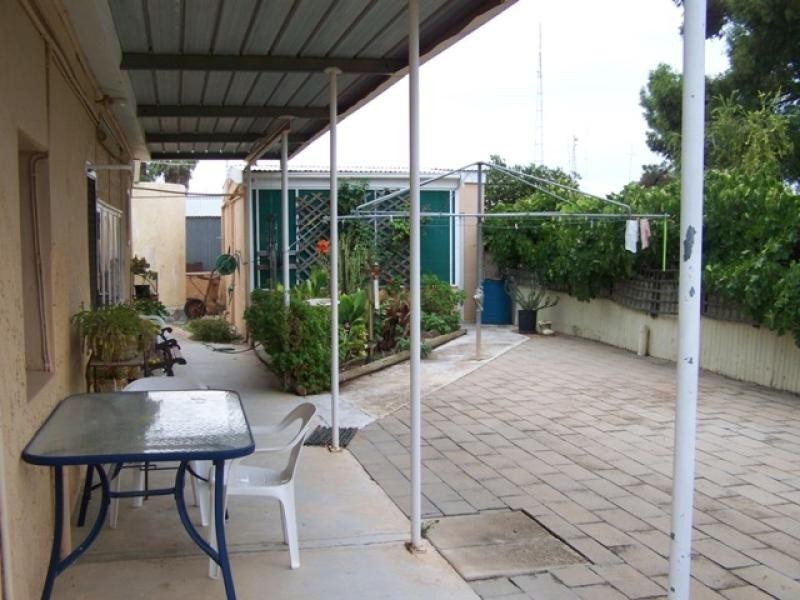 6 Tenth Street, Morgan SA 5320