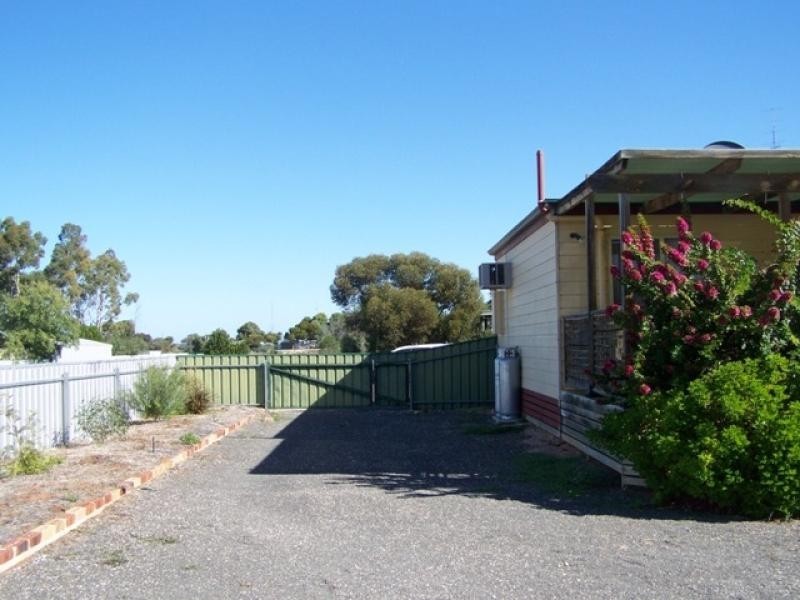 8 Federal Street, Morgan SA 5320