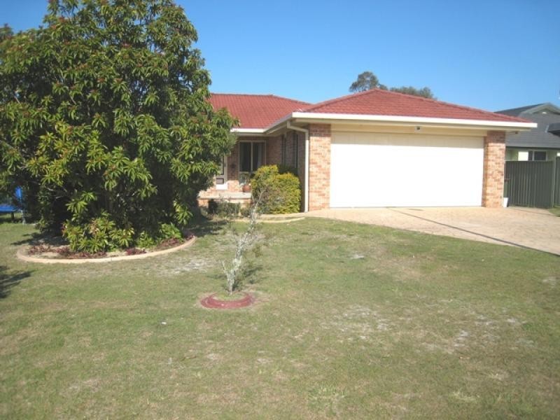 2 Newton Cl, South West Rocks NSW 2431