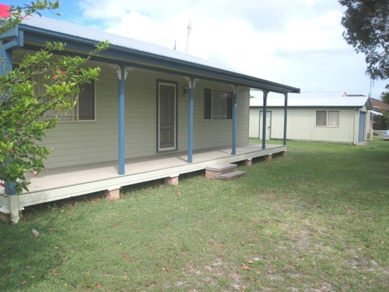 2 Straight St, Hat Head NSW 2440