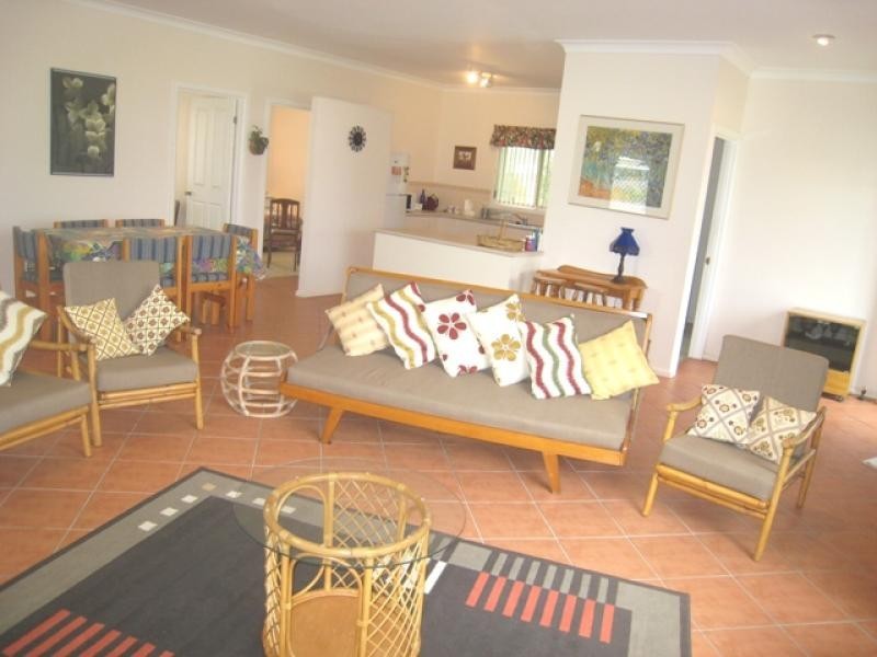 2 Straight St, Hat Head NSW 2440