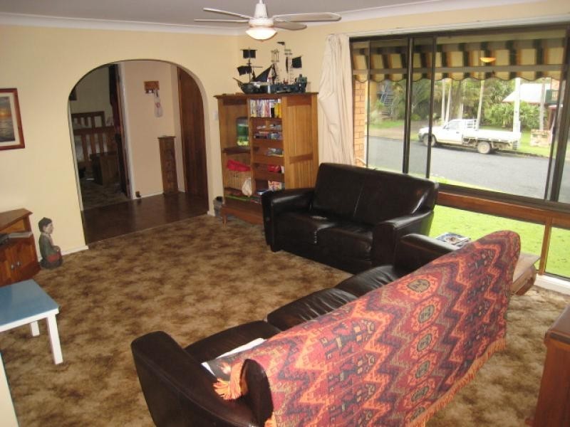 2 CURRAWONG CRESCENT, South West Rocks NSW 2431